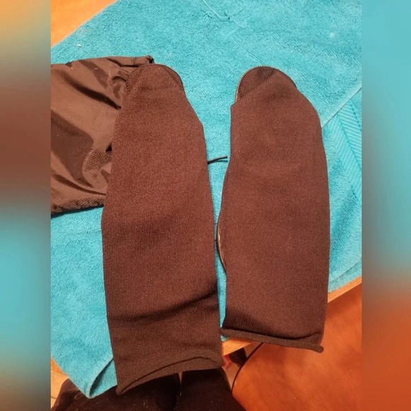 Yeezy Pods Mens Size 2. Fits size 10 perfectly. with dustbag - Picture 6 of 6